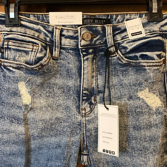 Judy Blue High Waisted Distressed Boyfriend Jeans - Picture 4 of 5